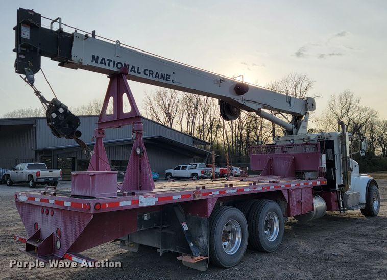 image for item JE9112 2014 Peterbilt 365  crane truck