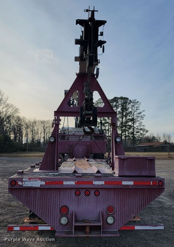 image for item JE9112 2014 Peterbilt 365  crane truck