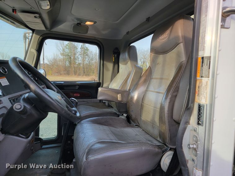 image for item JE9112 2014 Peterbilt 365  crane truck