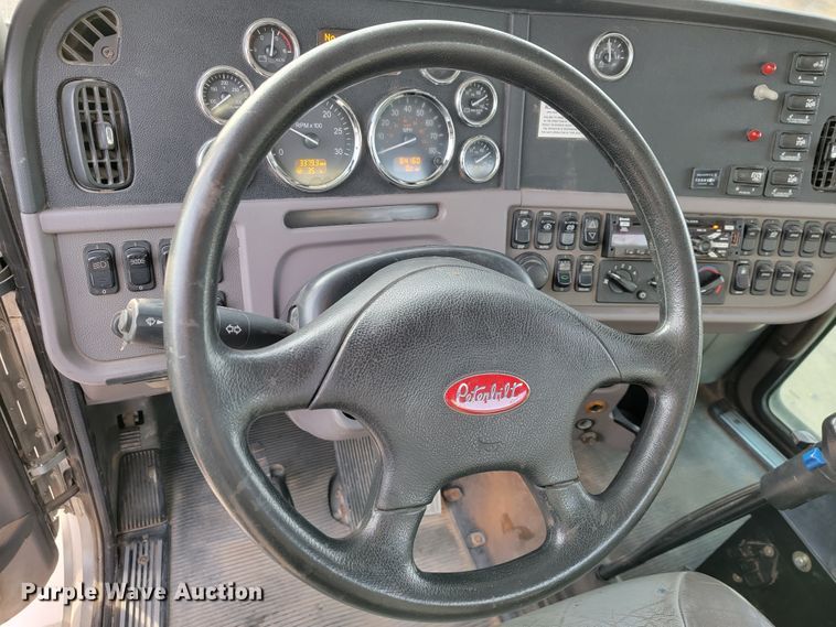 image for item JE9112 2014 Peterbilt 365  crane truck