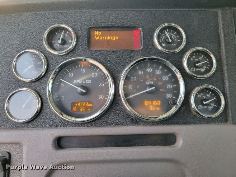 image for item JE9112 2014 Peterbilt 365  crane truck