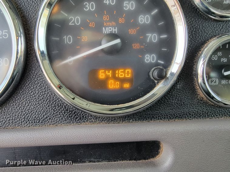 image for item JE9112 2014 Peterbilt 365  crane truck