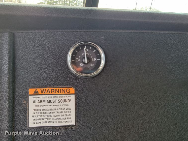 image for item JE9112 2014 Peterbilt 365  crane truck