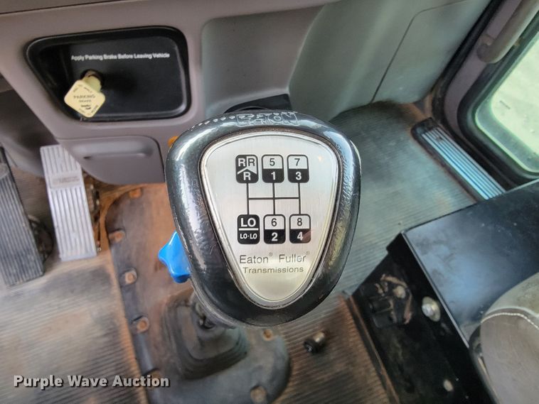 image for item JE9112 2014 Peterbilt 365  crane truck