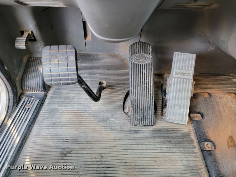 image for item JE9112 2014 Peterbilt 365  crane truck