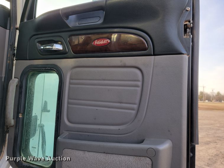 image for item JE9112 2014 Peterbilt 365  crane truck