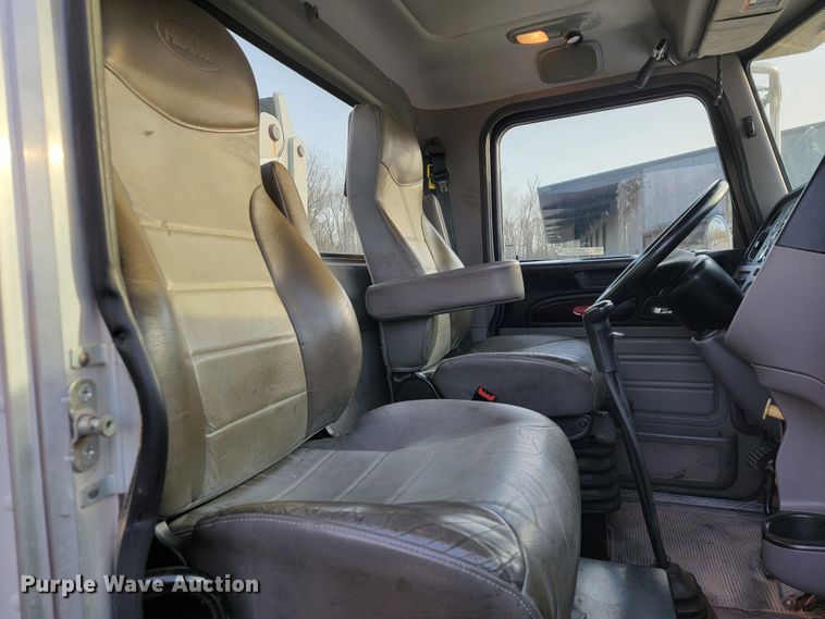 image for item JE9112 2014 Peterbilt 365  crane truck