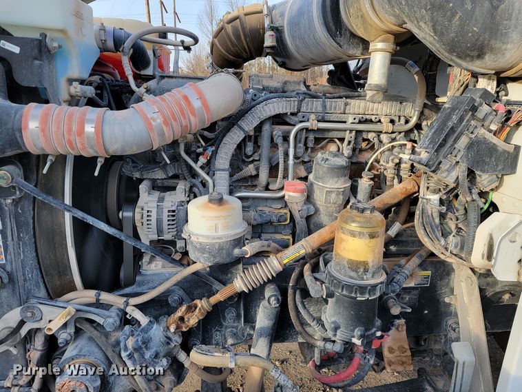 image for item JE9112 2014 Peterbilt 365  crane truck