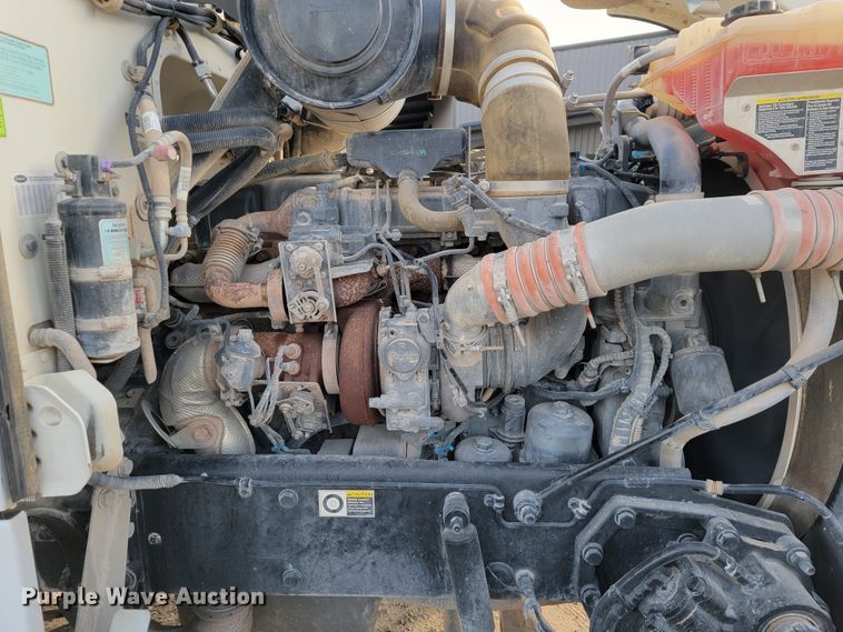 image for item JE9112 2014 Peterbilt 365  crane truck