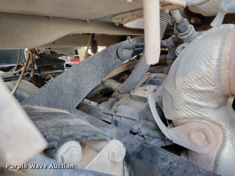 image for item JE9112 2014 Peterbilt 365  crane truck