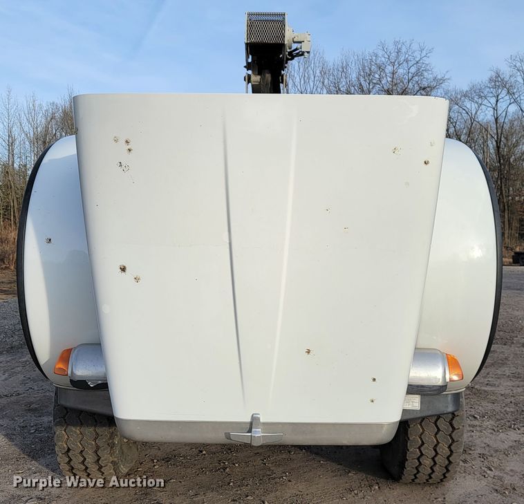 image for item JE9112 2014 Peterbilt 365  crane truck