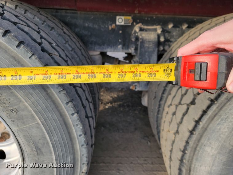 image for item JE9112 2014 Peterbilt 365  crane truck