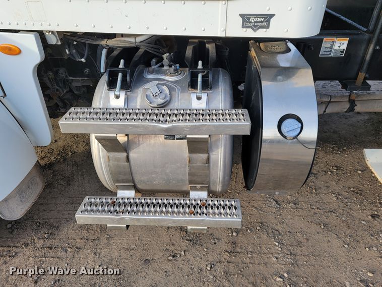 image for item JE9112 2014 Peterbilt 365  crane truck