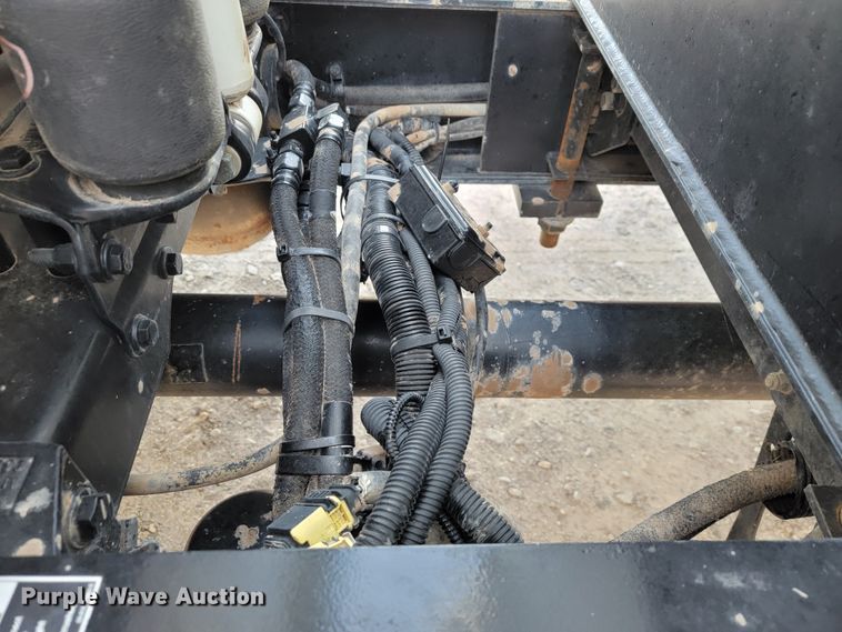 image for item JE9112 2014 Peterbilt 365  crane truck