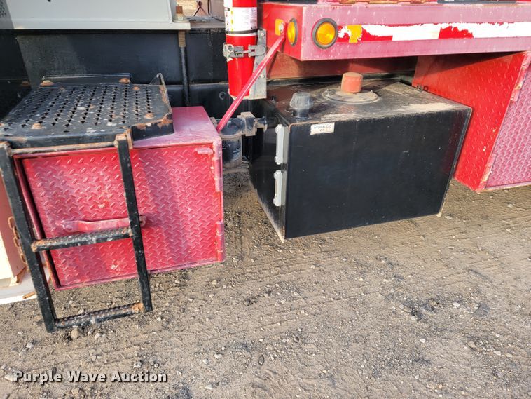 image for item JE9112 2014 Peterbilt 365  crane truck