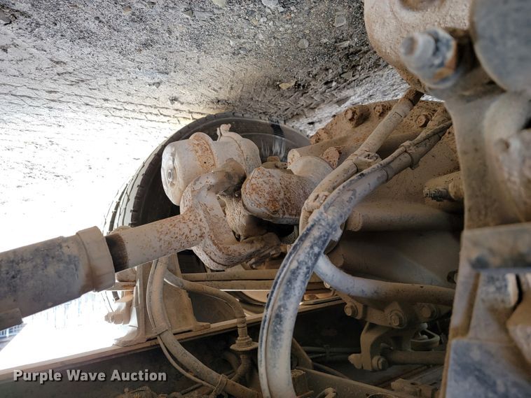 image for item JE9112 2014 Peterbilt 365  crane truck