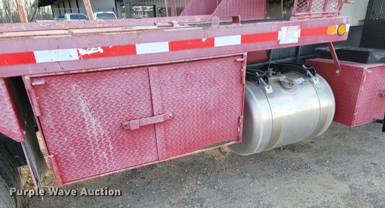 image for item JE9112 2014 Peterbilt 365  crane truck