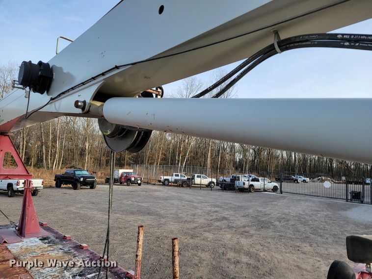 image for item JE9112 2014 Peterbilt 365  crane truck