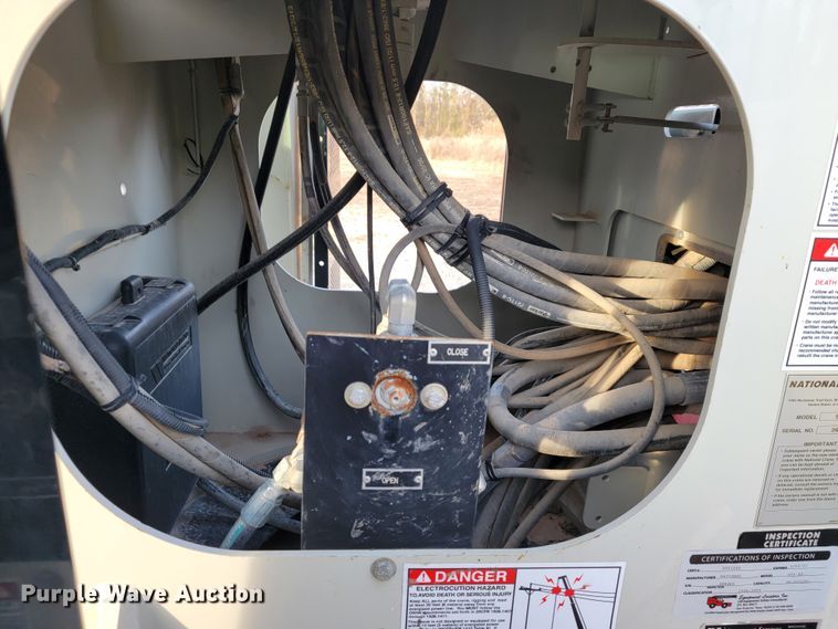 image for item JE9112 2014 Peterbilt 365  crane truck