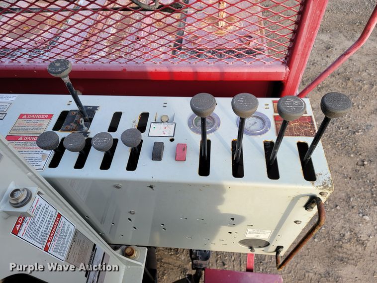 image for item JE9112 2014 Peterbilt 365  crane truck