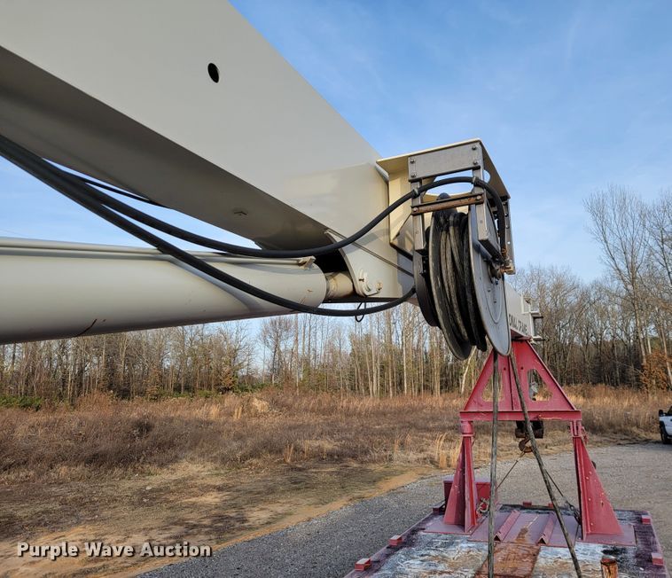 image for item JE9112 2014 Peterbilt 365  crane truck