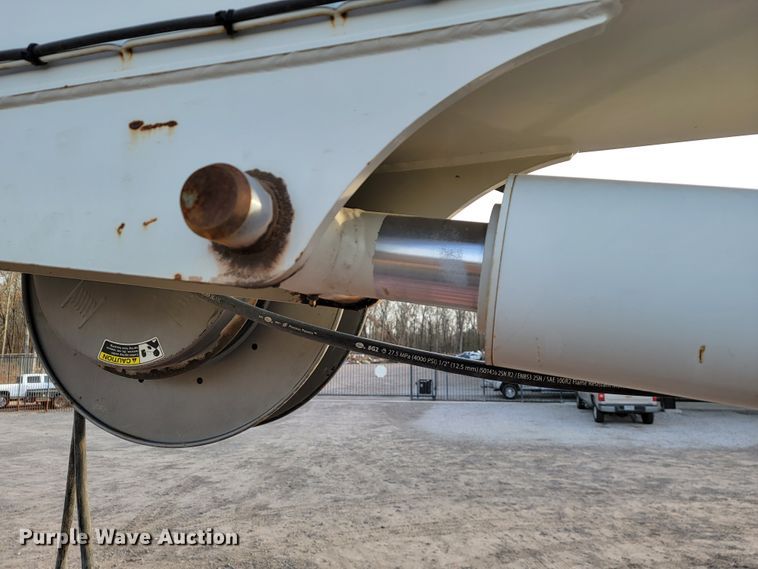 image for item JE9112 2014 Peterbilt 365  crane truck