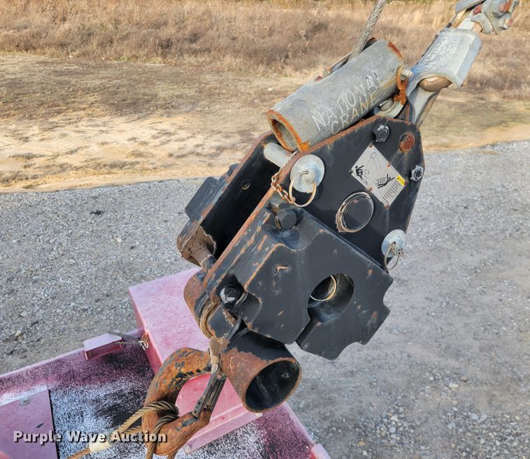 image for item JE9112 2014 Peterbilt 365  crane truck