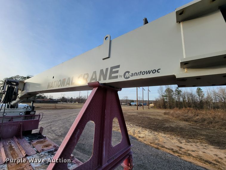 image for item JE9112 2014 Peterbilt 365  crane truck