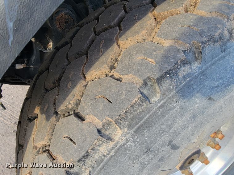 image for item JE9112 2014 Peterbilt 365  crane truck