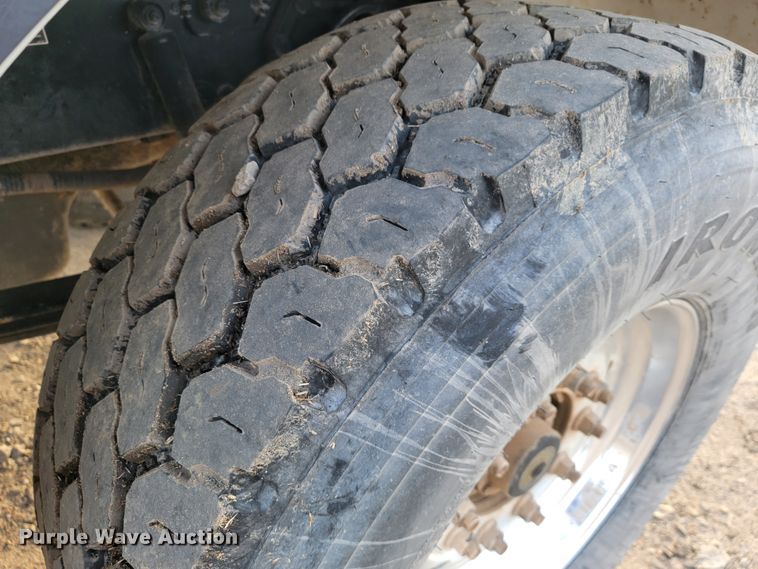 image for item JE9112 2014 Peterbilt 365  crane truck