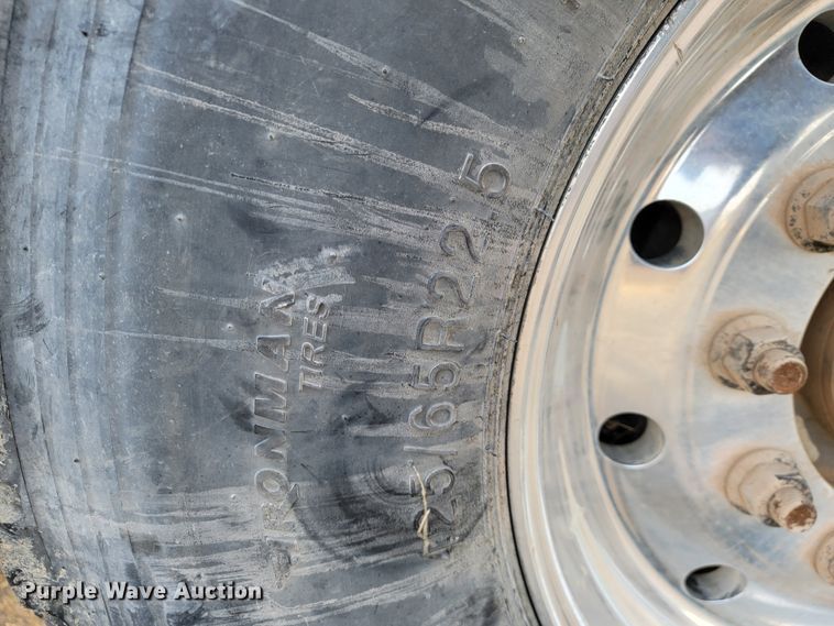 image for item JE9112 2014 Peterbilt 365  crane truck