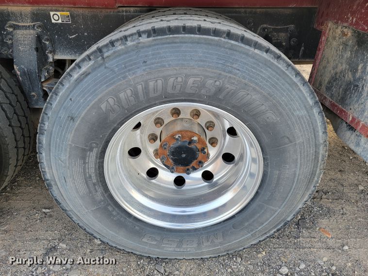 image for item JE9112 2014 Peterbilt 365  crane truck