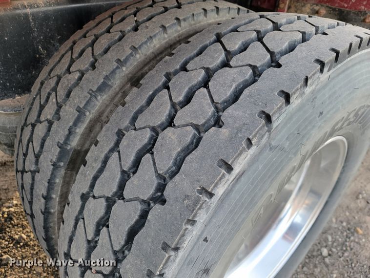 image for item JE9112 2014 Peterbilt 365  crane truck