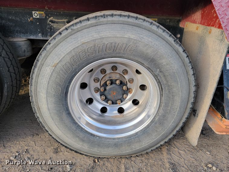 image for item JE9112 2014 Peterbilt 365  crane truck