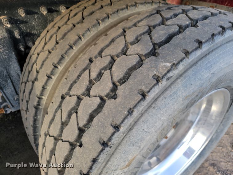 image for item JE9112 2014 Peterbilt 365  crane truck