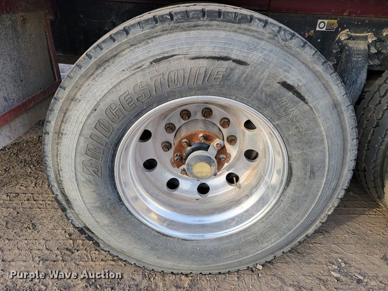 image for item JE9112 2014 Peterbilt 365  crane truck