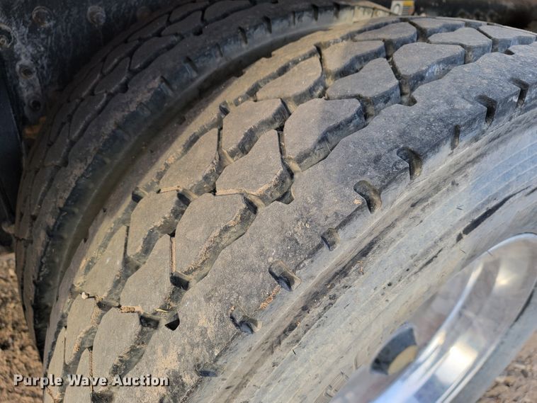 image for item JE9112 2014 Peterbilt 365  crane truck