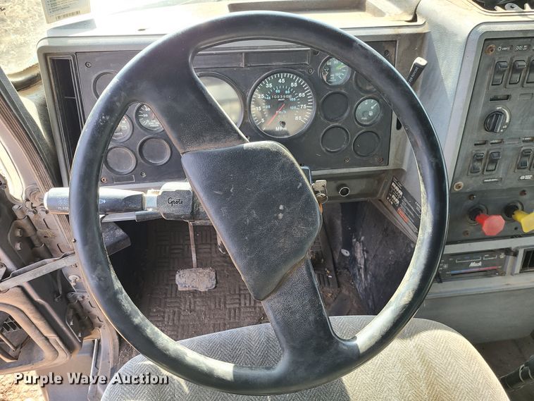 image for item JG9263 1999 Mack CH613  dump truck