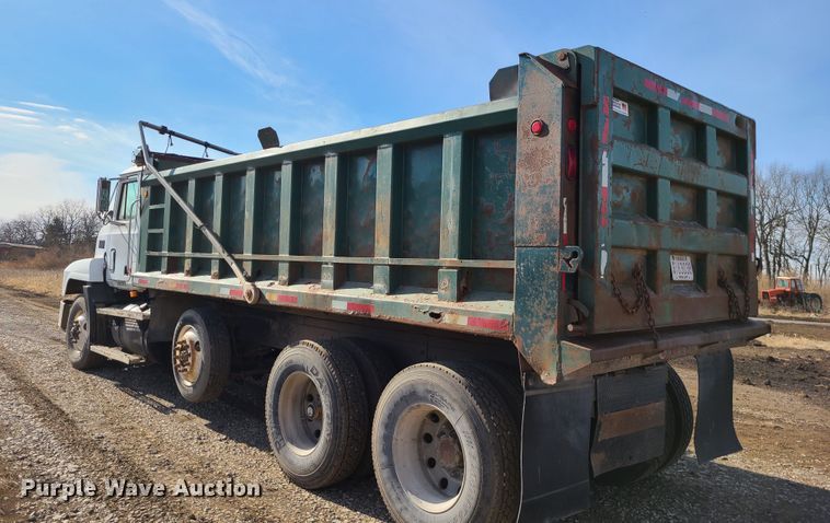 image for item JG9263 1999 Mack CH613  dump truck