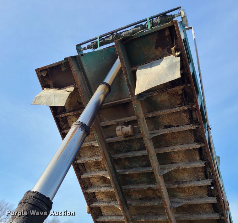 image for item JG9263 1999 Mack CH613  dump truck