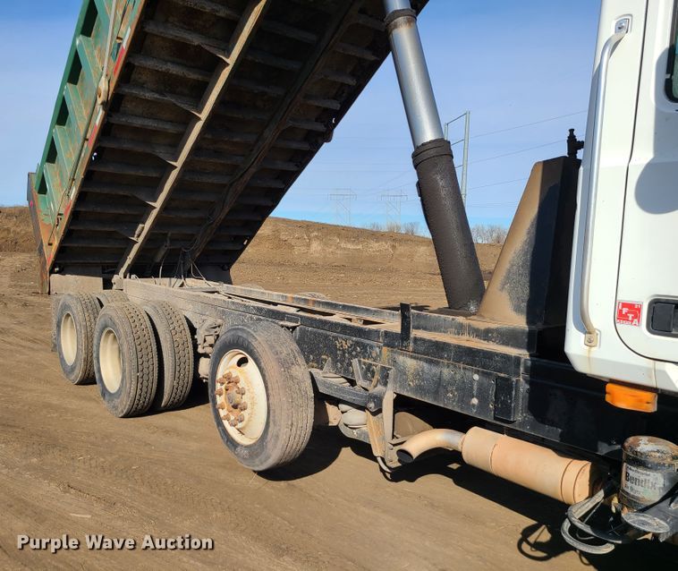 image for item JG9263 1999 Mack CH613  dump truck