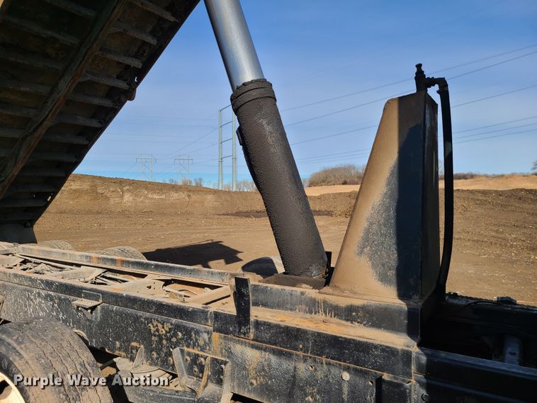 image for item JG9263 1999 Mack CH613  dump truck