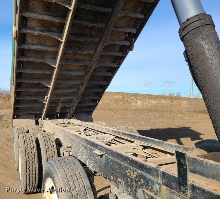 image for item JG9263 1999 Mack CH613  dump truck