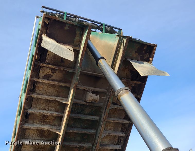 image for item JG9263 1999 Mack CH613  dump truck