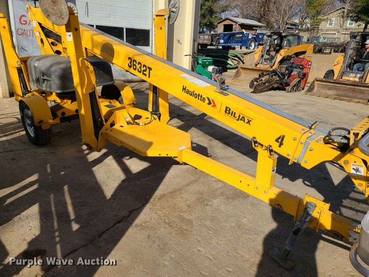 image for item JG9272 2014 Haulotte 3632T  boom lift