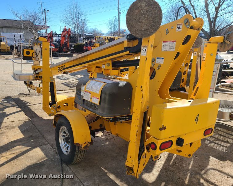 image for item JG9272 2014 Haulotte 3632T  boom lift