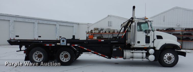 image for item JH9919 2004 Mack Granite CV700  roll-off container truck