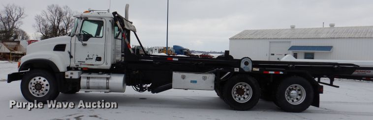 image for item JH9919 2004 Mack Granite CV700  roll-off container truck