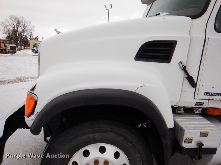 image for item JH9919 2004 Mack Granite CV700  roll-off container truck