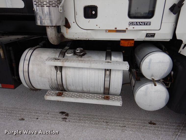 image for item JH9919 2004 Mack Granite CV700  roll-off container truck